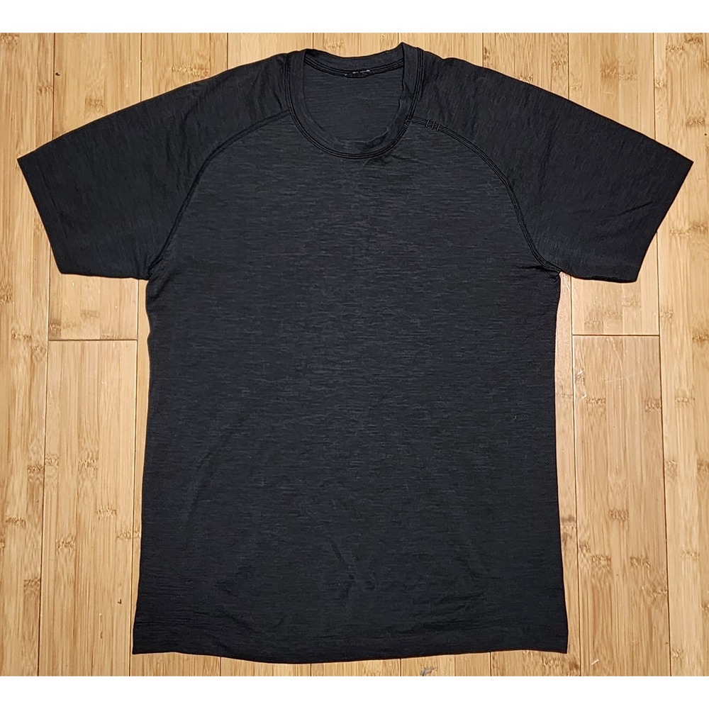 Lululemon Shirt Men Small Metal Vent Tech Short Sleeve Black Training Tee V-Neck